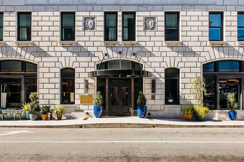 The Drayton Hotel Savannah, Curio Collection by Hilton, dog-friendly hotel, photo 2