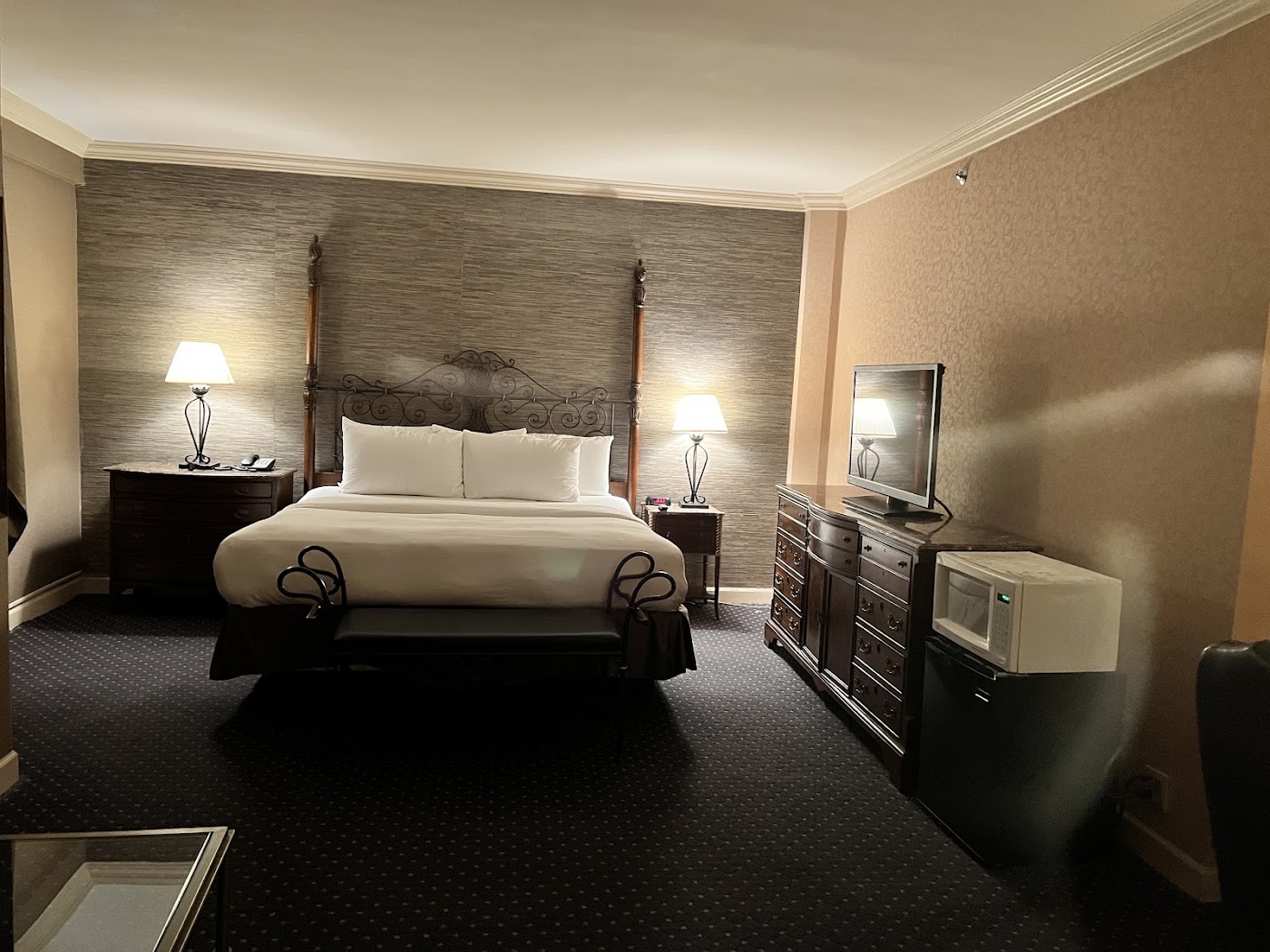 The Whitehall Hotel Chicago, dog-friendly hotel, photo 3