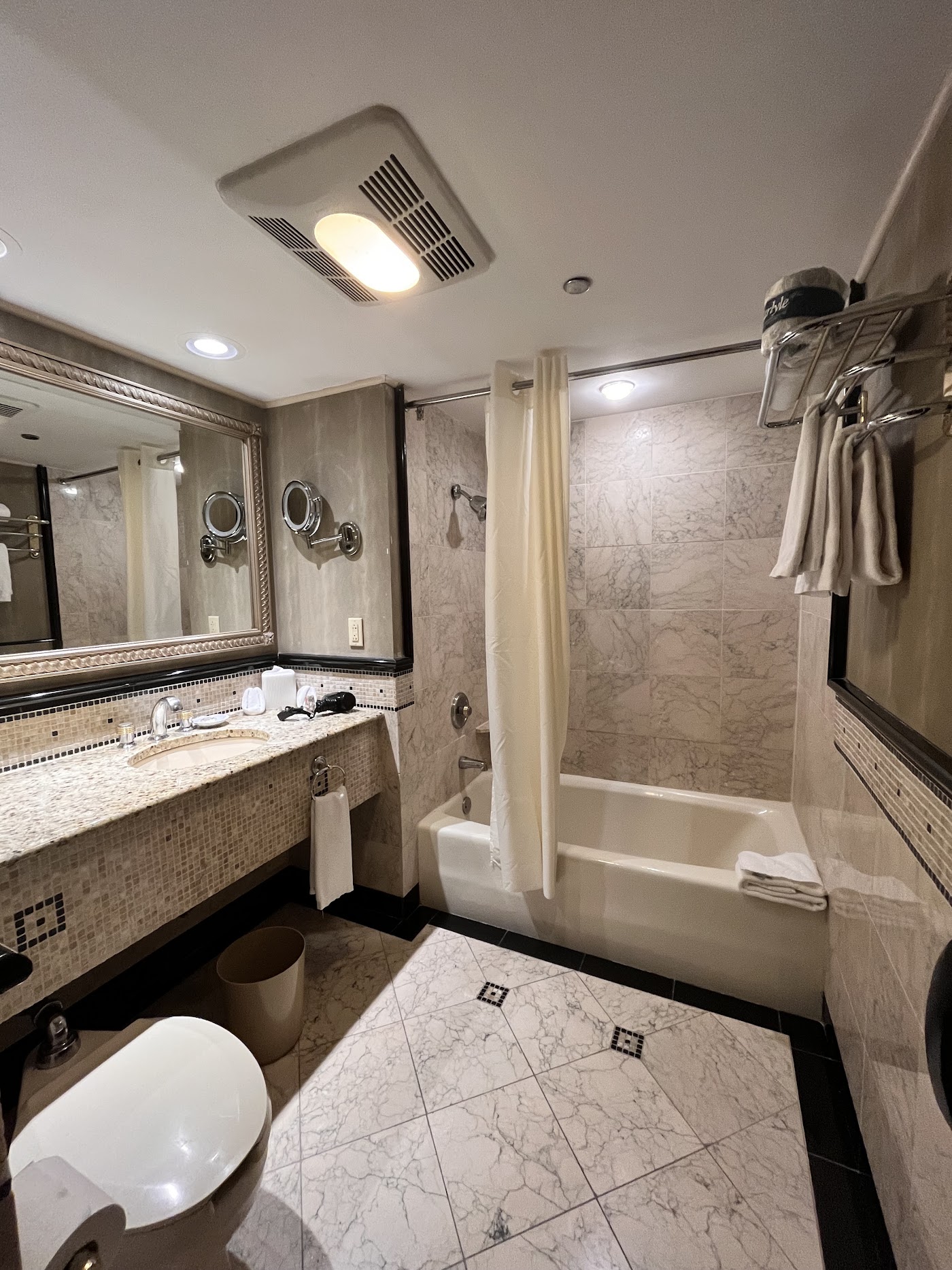 The Whitehall Hotel Chicago, dog-friendly hotel, photo 4
