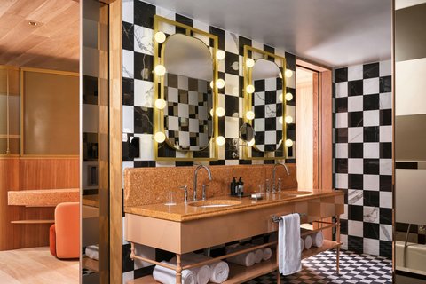 W Budapest, dog-friendly hotel, photo 3