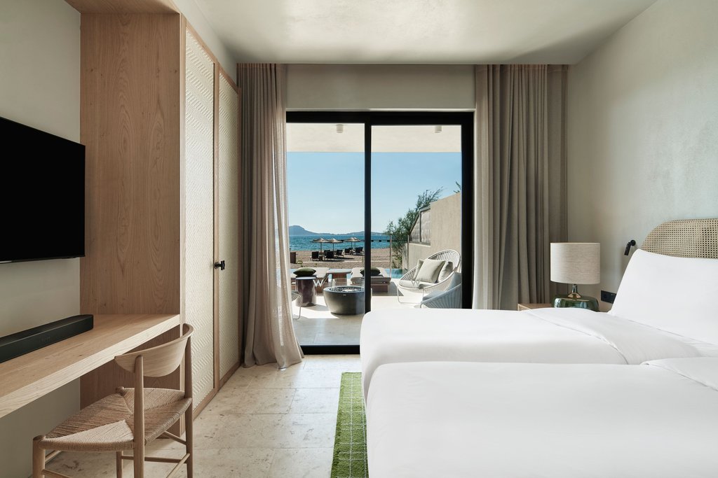 W Costa Navarino, dog-friendly hotel, photo 3